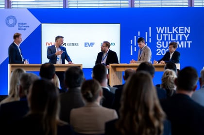 Beim Utility Summit 2025: Fünf Akteure aus der Energiewirtschaft diskutieren mit dem Publikum Fragen zur Zukunft der Branche.