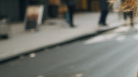 Frau im Rollstuhl